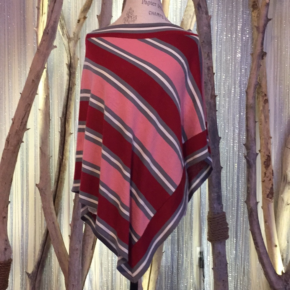 BCBG MaxAzria Poncho Shawl OS